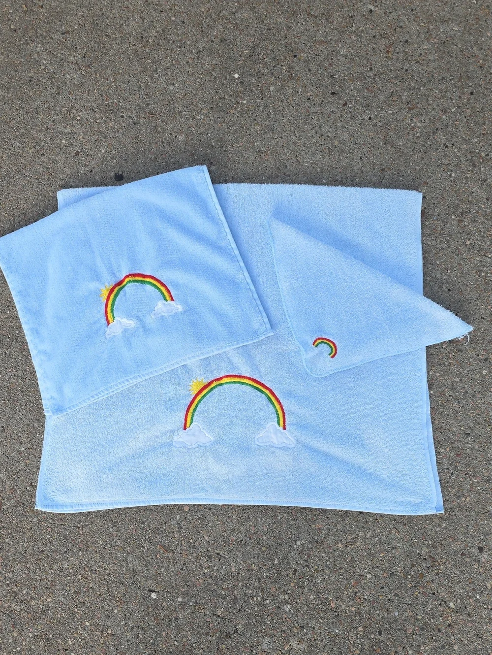 Vintage Lady Pepperell Light Blue Rainbow 3 Piece Bathroom Towel Set